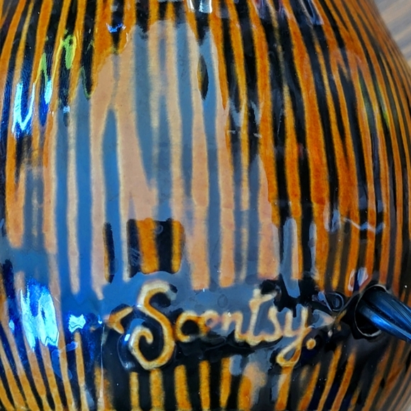 Scentsy Electric Wax Warmer - Zebra Woodgrain Design - Picture 5 of 7